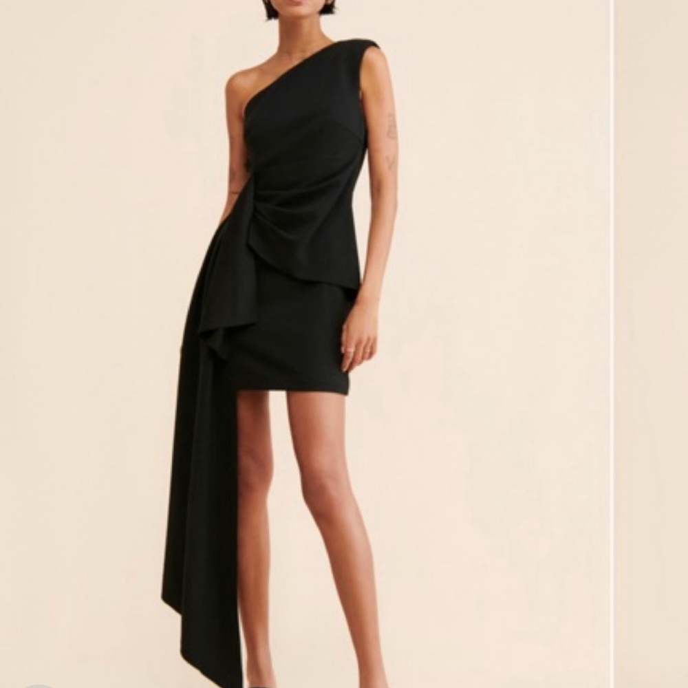 Elegant Black One-Shoulder Dress